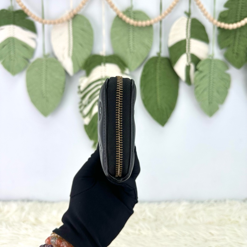 LV Mahina Zippy 黑色真皮壓紋長銀包 晶片款-1