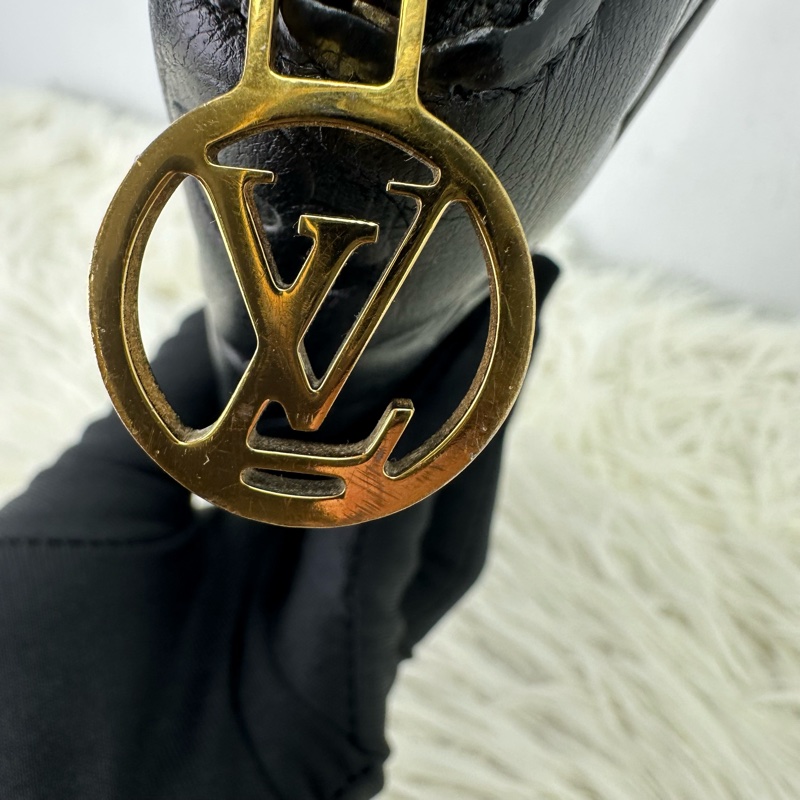 LV Mahina Zippy 黑色真皮壓紋長銀包 晶片款-7