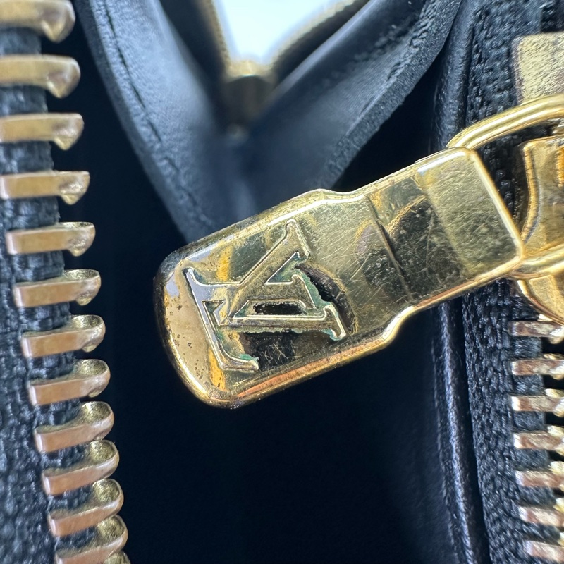 LV Mahina Zippy 黑色真皮壓紋長銀包 晶片款-10