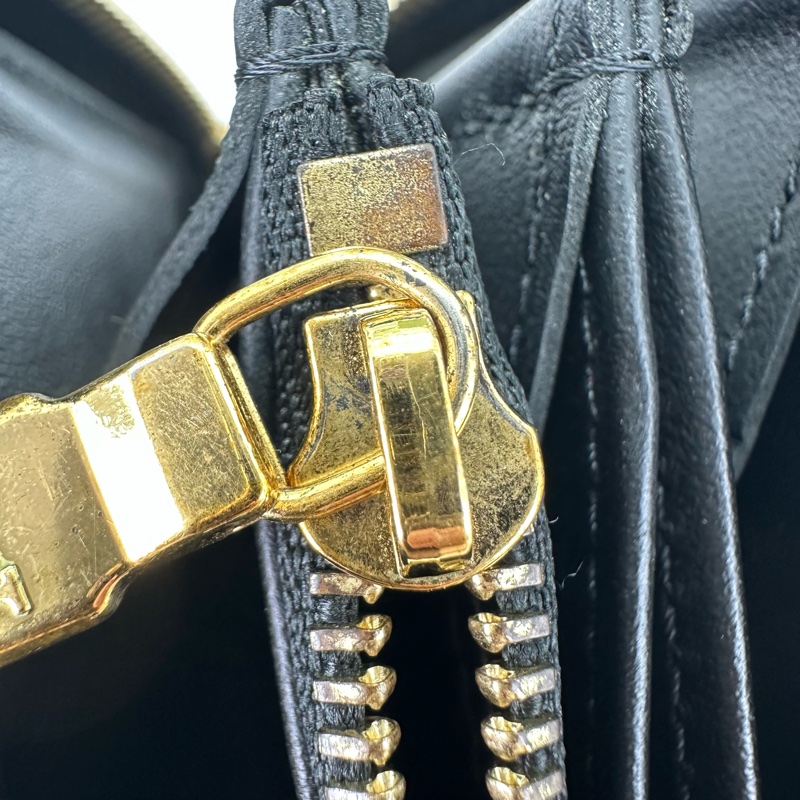 LV Mahina Zippy 黑色真皮壓紋長銀包 晶片款-11