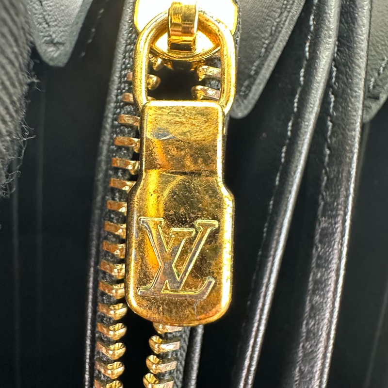LV Mahina Zippy 黑色真皮壓紋長銀包 晶片款-12