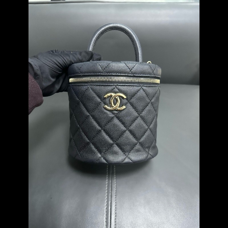 Chanel 黑色淡金扣荔枝牛皮手柄 圓筒化妝袋-2