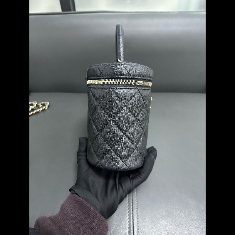 Chanel 黑色淡金扣荔枝牛皮手柄 圓筒化妝袋-3