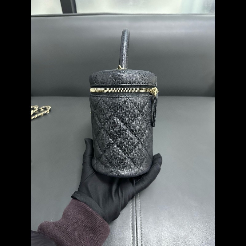 Chanel 黑色淡金扣荔枝牛皮手柄 圓筒化妝袋-4