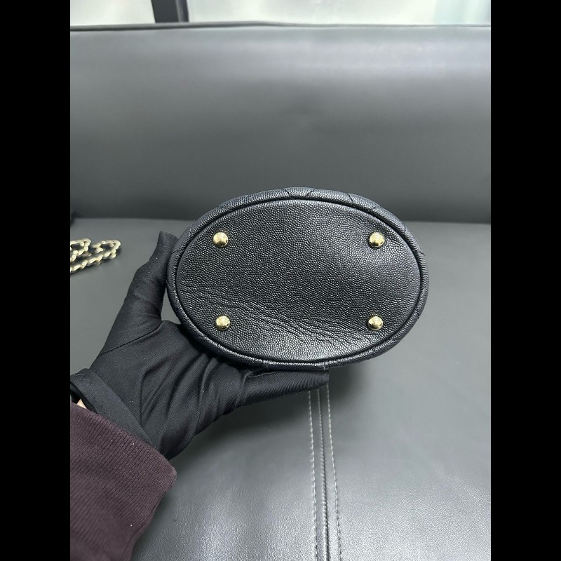 Chanel 黑色淡金扣荔枝牛皮手柄 圓筒化妝袋-5