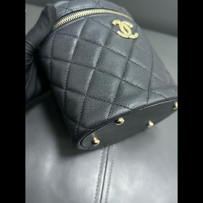 Chanel 黑色淡金扣荔枝牛皮手柄 圓筒化妝袋-6