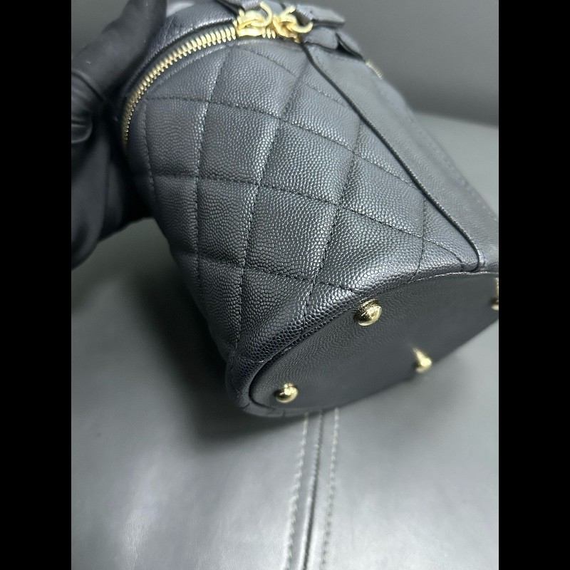 Chanel 黑色淡金扣荔枝牛皮手柄 圓筒化妝袋-7
