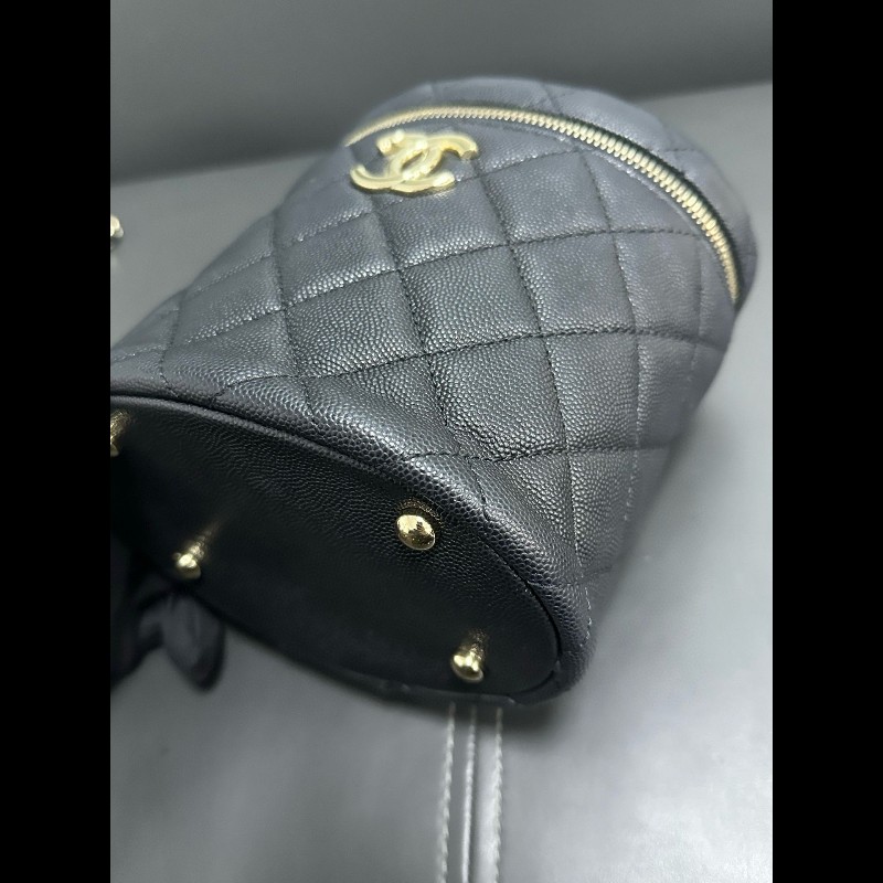 Chanel 黑色淡金扣荔枝牛皮手柄 圓筒化妝袋-8
