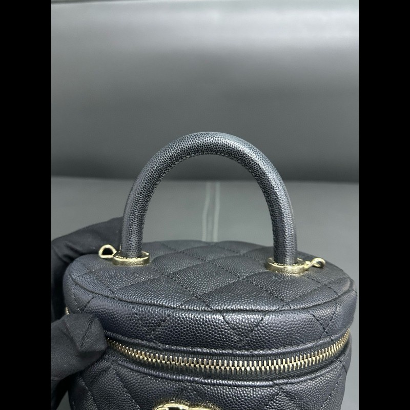 Chanel 黑色淡金扣荔枝牛皮手柄 圓筒化妝袋-9
