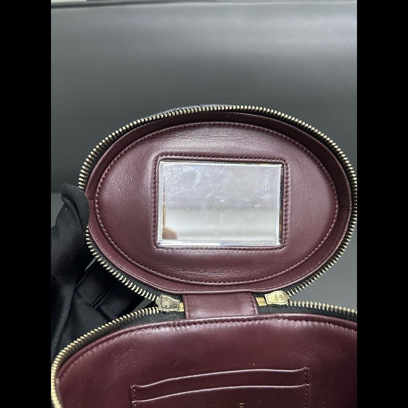 Chanel 黑色淡金扣荔枝牛皮手柄 圓筒化妝袋-13
