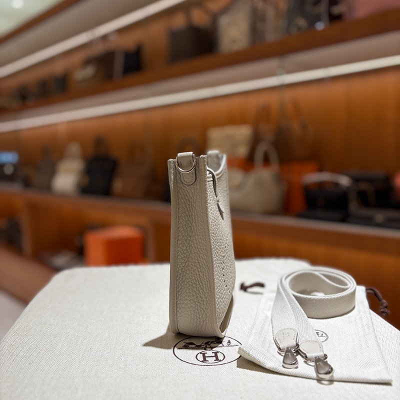 【現貨|快速出貨】Hermès 愛馬仕 Evelyne 16 TPM Mini 冰川白|B刻2023年|銀釦斜背包|附原廠配件-2