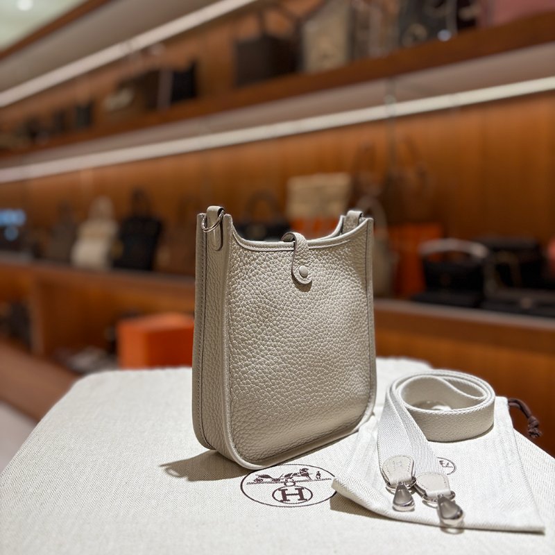 【現貨|快速出貨】Hermès 愛馬仕 Evelyne 16 TPM Mini 冰川白|B刻2023年|銀釦斜背包|附原廠配件-4