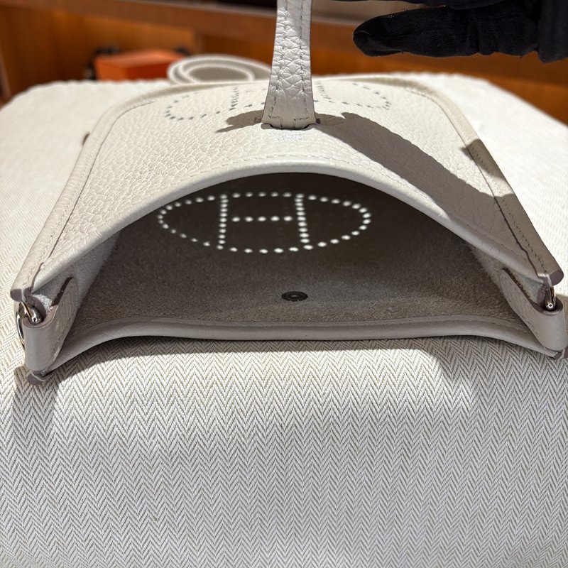 【現貨|快速出貨】Hermès 愛馬仕 Evelyne 16 TPM Mini 冰川白|B刻2023年|銀釦斜背包|附原廠配件-7