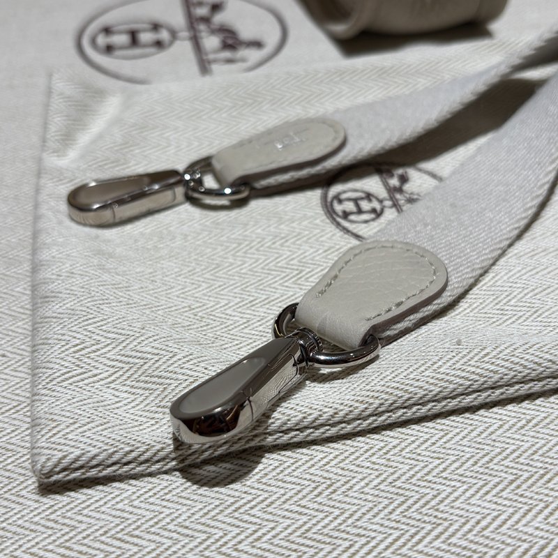 【現貨|快速出貨】Hermès 愛馬仕 Evelyne 16 TPM Mini 冰川白|B刻2023年|銀釦斜背包|附原廠配件-10
