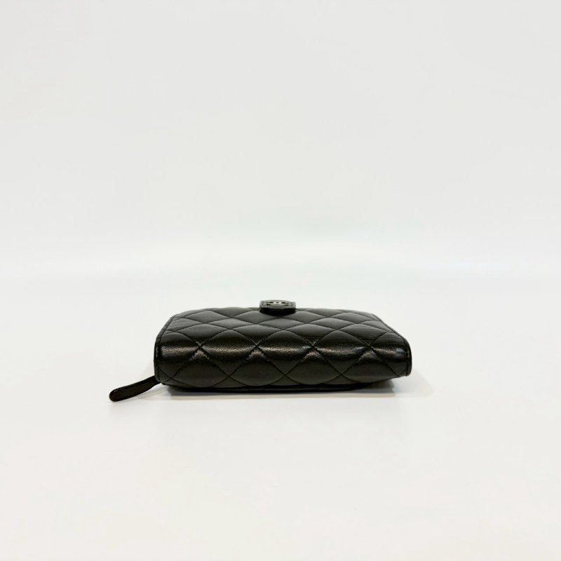 chanel黑銀羊皮前釦後拉鍊10卡中夾A48667-2