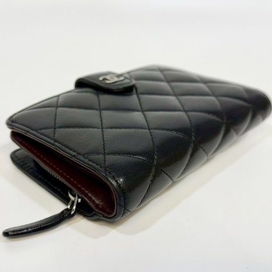 chanel黑銀羊皮前釦後拉鍊10卡中夾A48667-13