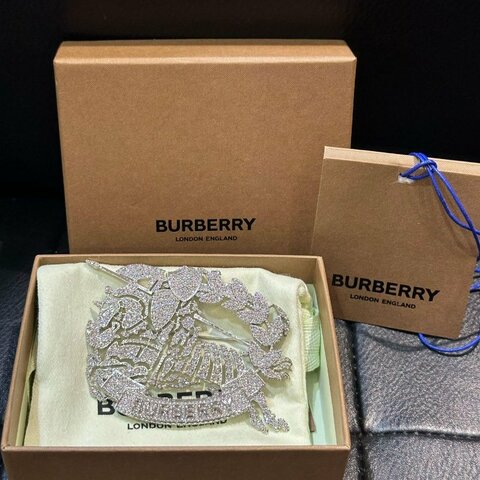 💎Han's house精品服飾💎BURBERRY 手工鑲嵌水晶 戰馬 騎士 別針 胸針 也可作為吊墜佩戴