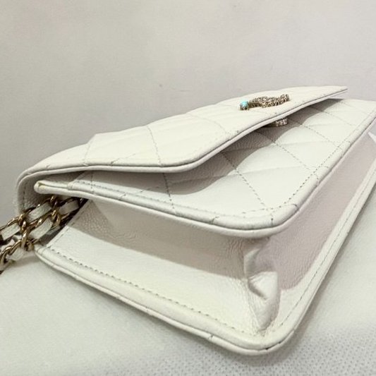 CHANEL白荔枝金水鑽Logo金鍊 WOC-8