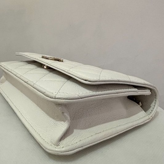 CHANEL白荔枝金水鑽Logo金鍊 WOC-9