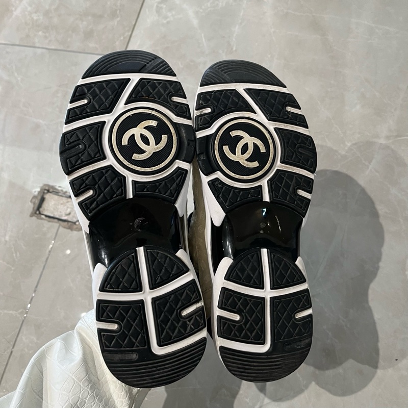 CHANEL 香奈兒 雙c大logo滿印運動鞋 皮革 印花運動 低幫 生活休闲鞋 黑白熊猫配色 37-5