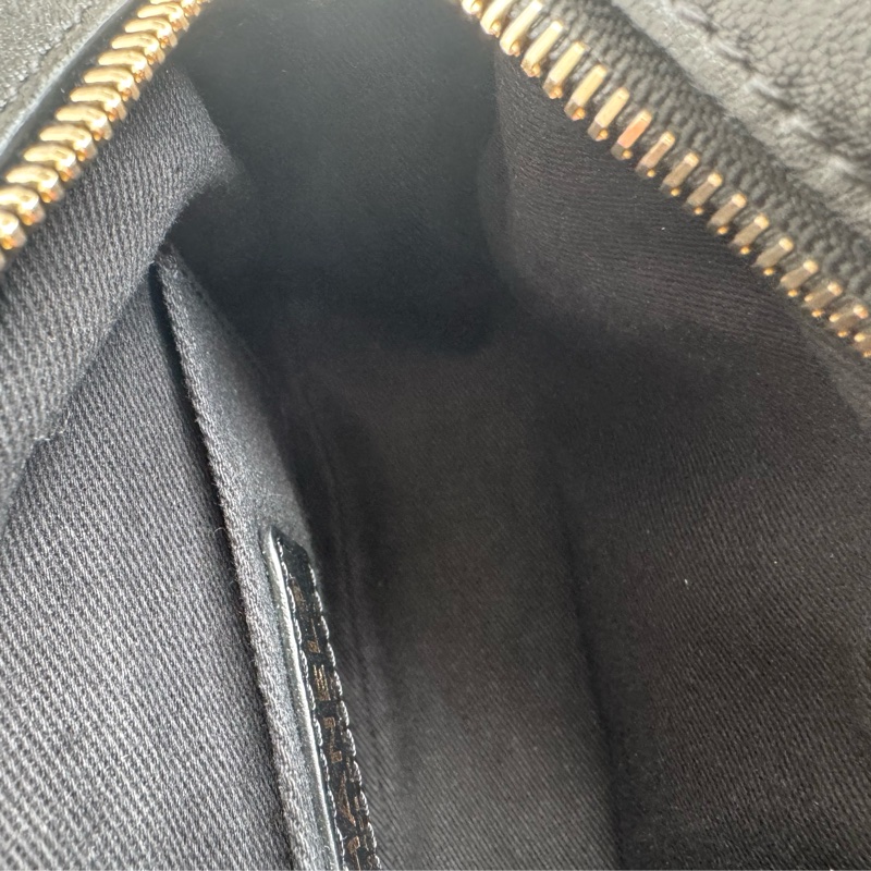 chanel黑菱格金雙C前口袋相機包-17