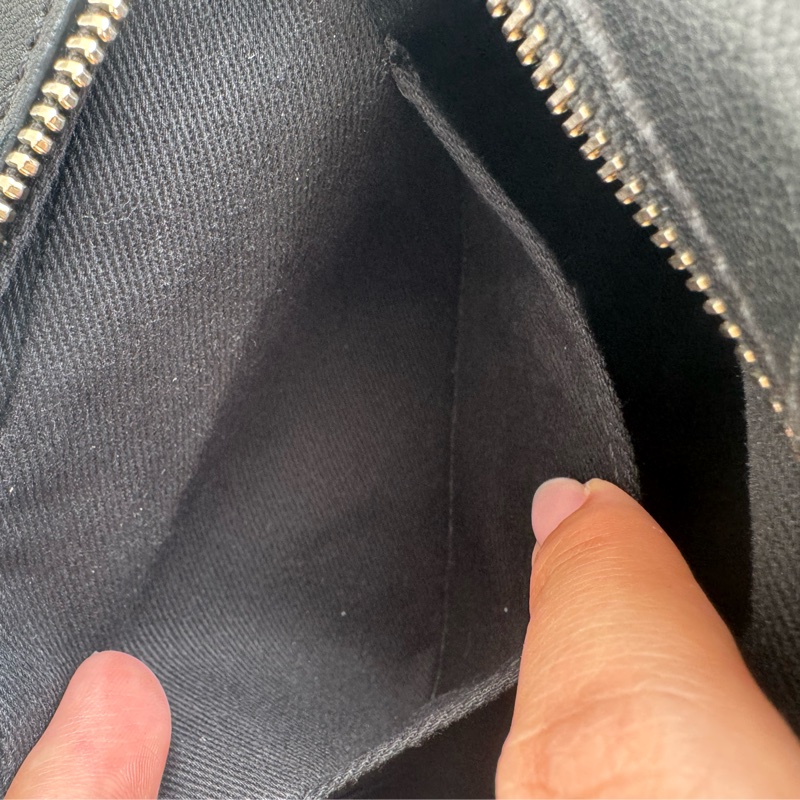 chanel黑菱格金雙C前口袋相機包-18