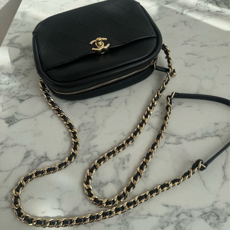 chanel黑菱格金雙C前口袋相機包-23