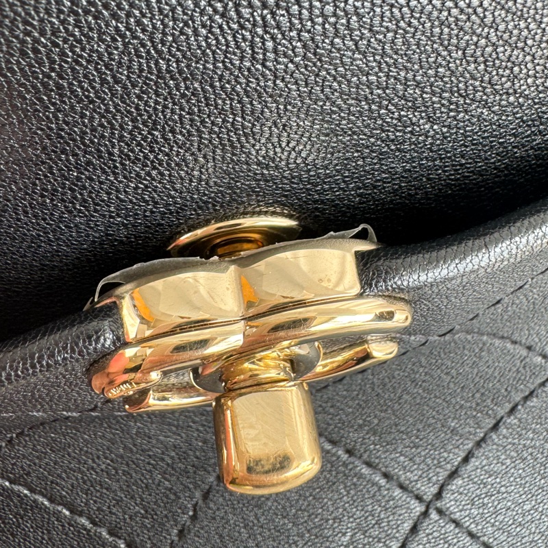 chanel黑菱格金雙C前口袋相機包-25