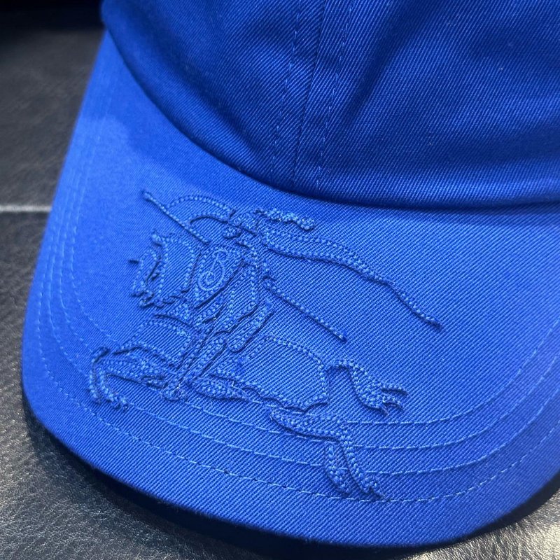 💎Han's house精品服飾💎BURBERRY 刺繡 戰馬 內裡格紋 帽子 義大利製 原價13500-2