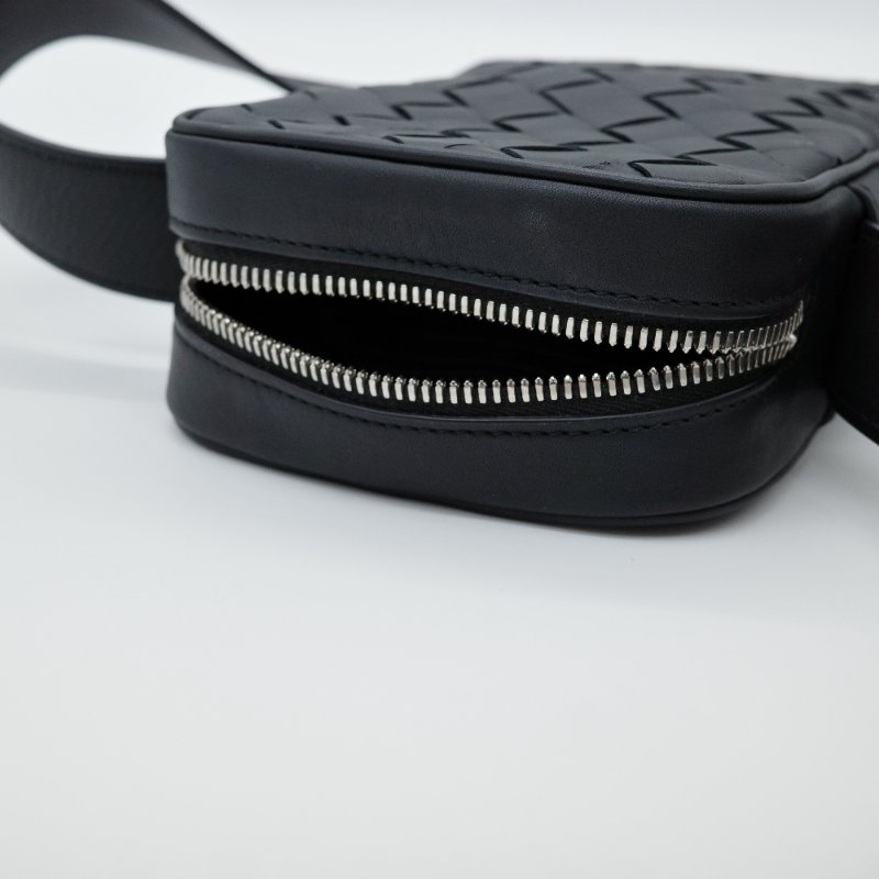 Bottega Veneta 寶緹嘉 Getaway Phone Pouch 黑色牛皮 編織 直立手機包 斜背包 肩背包-7