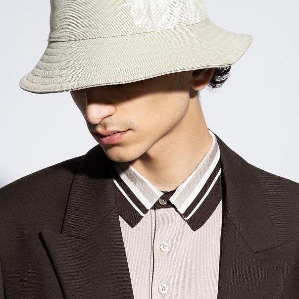 💎Han's house精品服飾💎Burberry 刺繡 戰馬 騎士 漁夫帽 帽子 男女可帶現貨 原價16500-3