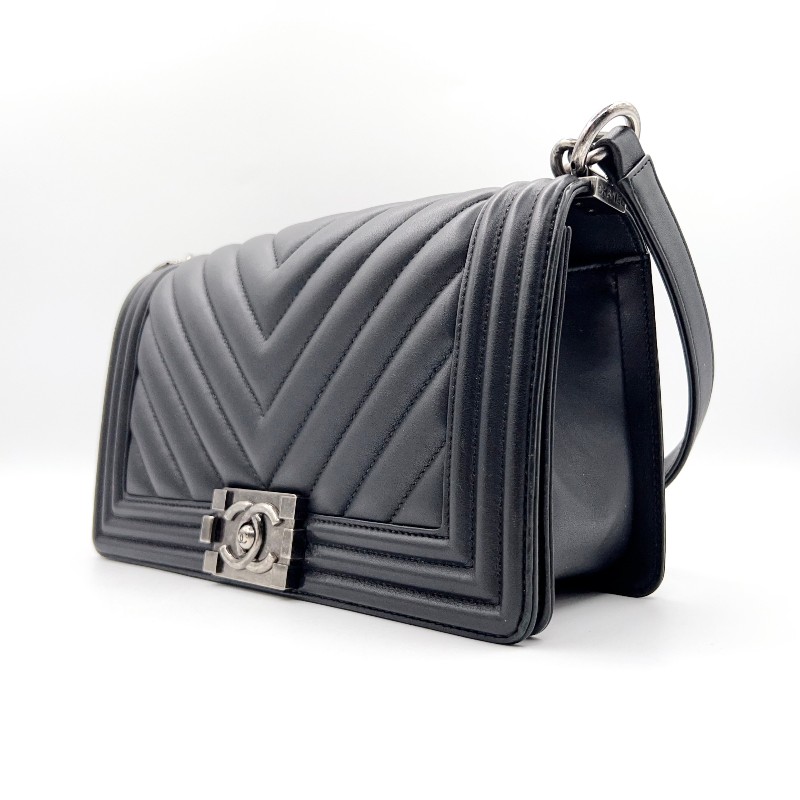 Chanel 黑色V紋 中號25cm Leboy-2