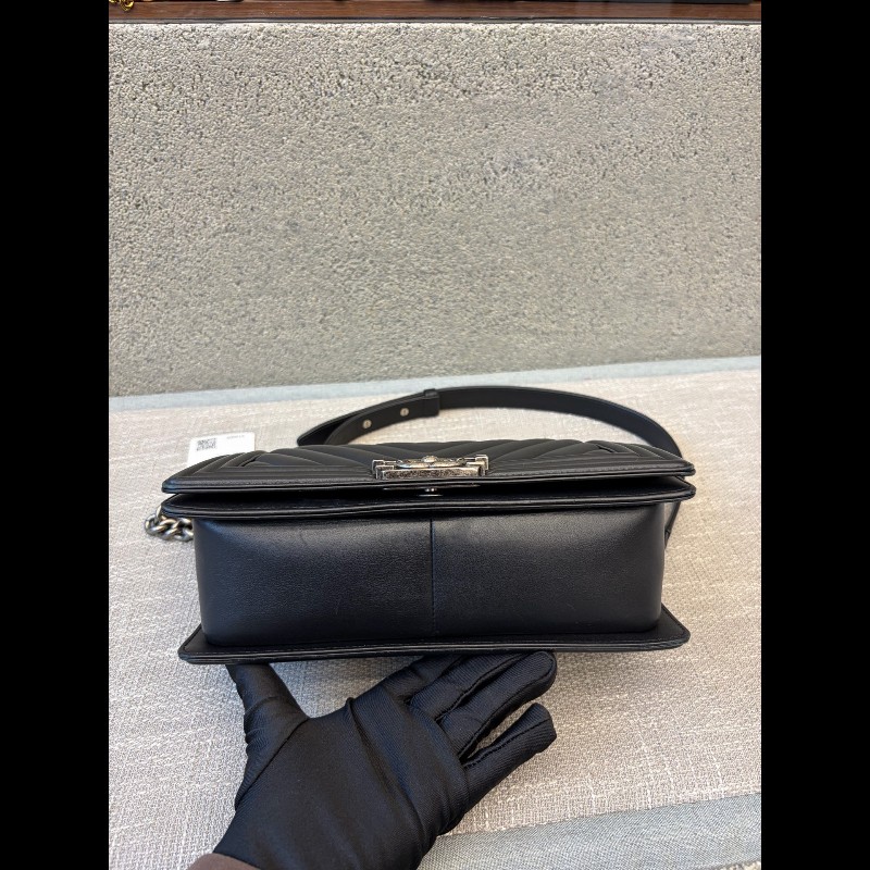 Chanel 黑色V紋 中號25cm Leboy-7
