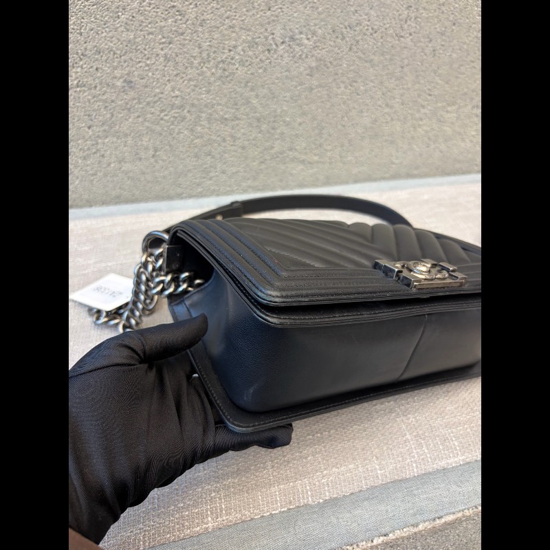 Chanel 黑色V紋 中號25cm Leboy-8