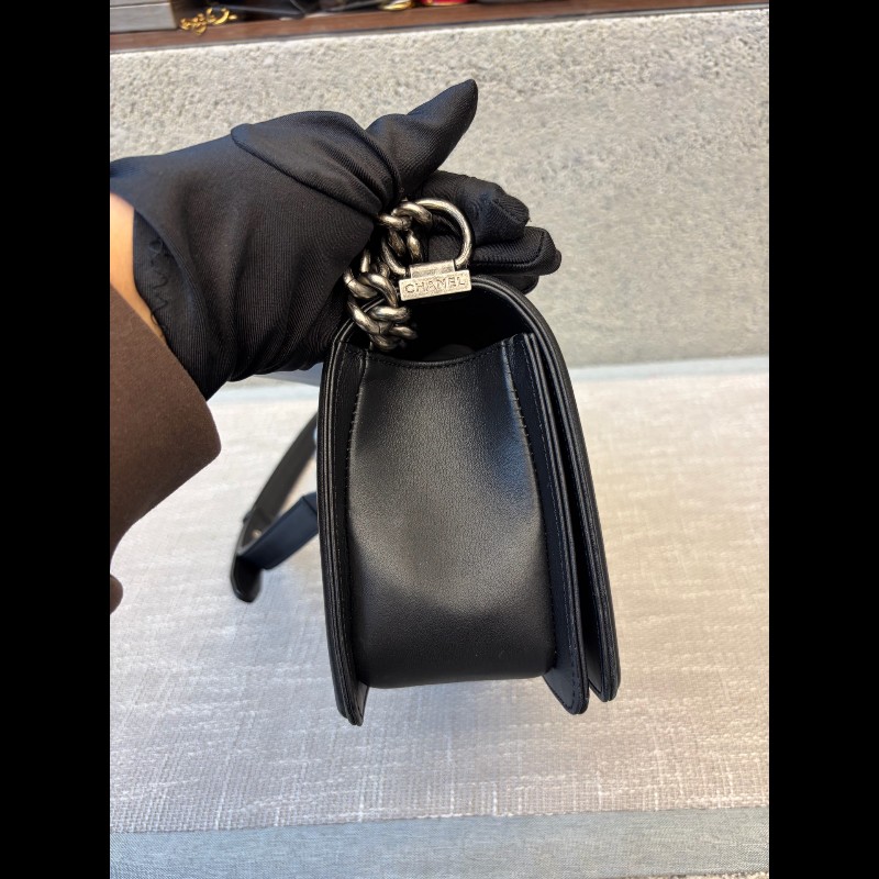 Chanel 黑色V紋 中號25cm Leboy-9