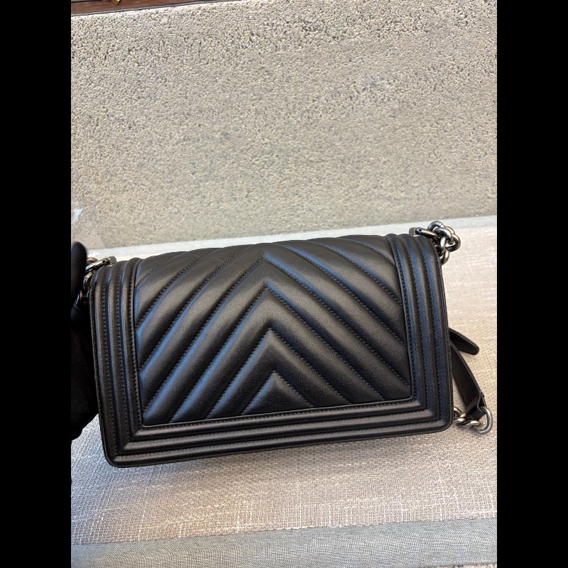 Chanel 黑色V紋 中號25cm Leboy-10