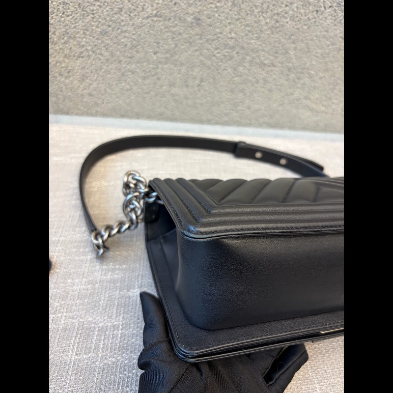 Chanel 黑色V紋 中號25cm Leboy-14