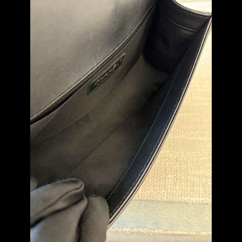 Chanel 黑色V紋 中號25cm Leboy-17