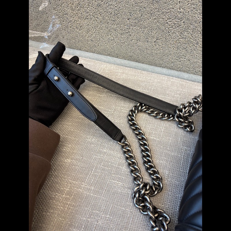 Chanel 黑色V紋 中號25cm Leboy-18