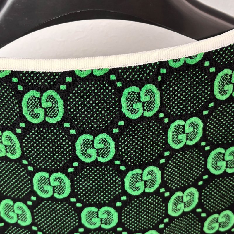 ::GUCCI:: 黑綠滿版雙G花紋 拉鍊背心 上衣 可單穿L號-13