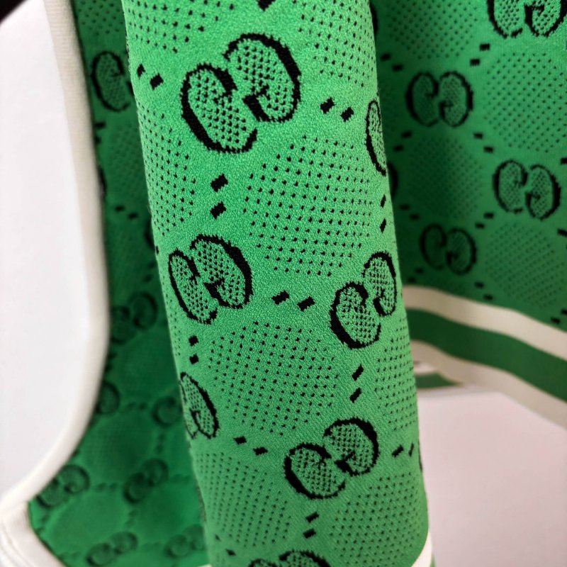 ::GUCCI:: 黑綠滿版雙G花紋 拉鍊背心 上衣 可單穿L號-21