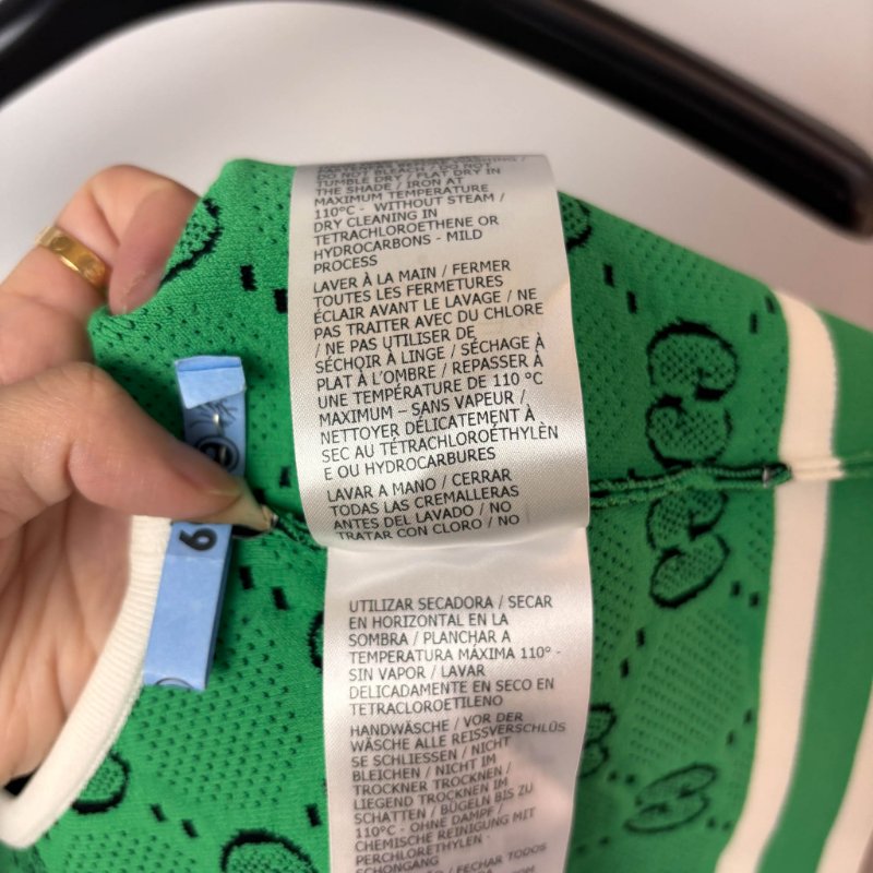 ::GUCCI:: 黑綠滿版雙G花紋 拉鍊背心 上衣 可單穿L號-23