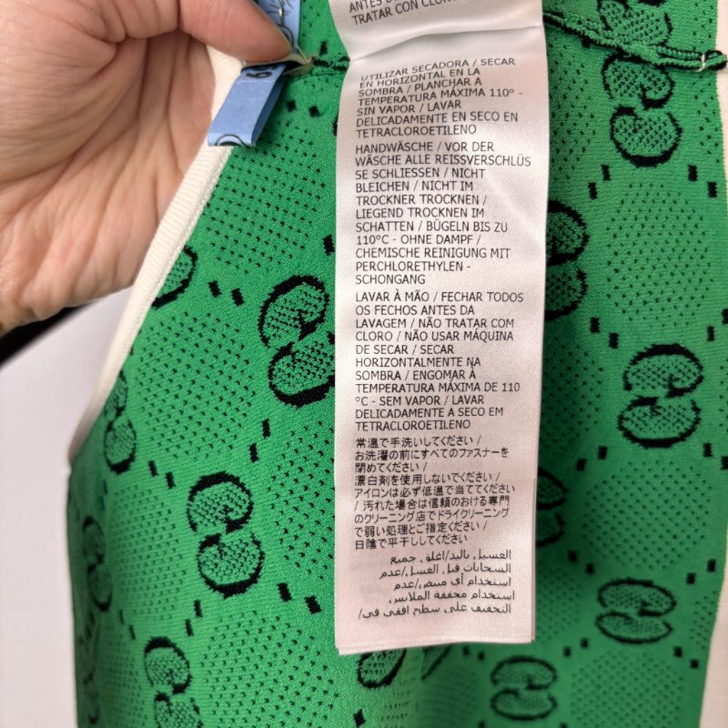 ::GUCCI:: 黑綠滿版雙G花紋 拉鍊背心 上衣 可單穿L號-24