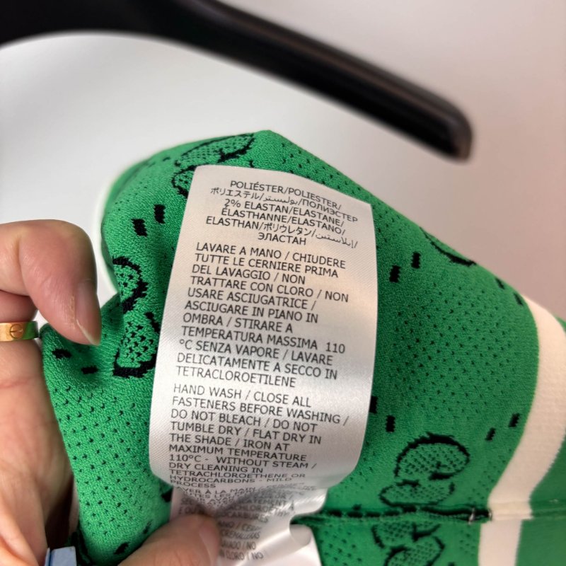 ::GUCCI:: 黑綠滿版雙G花紋 拉鍊背心 上衣 可單穿L號-25