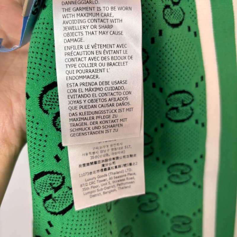 ::GUCCI:: 黑綠滿版雙G花紋 拉鍊背心 上衣 可單穿L號-27