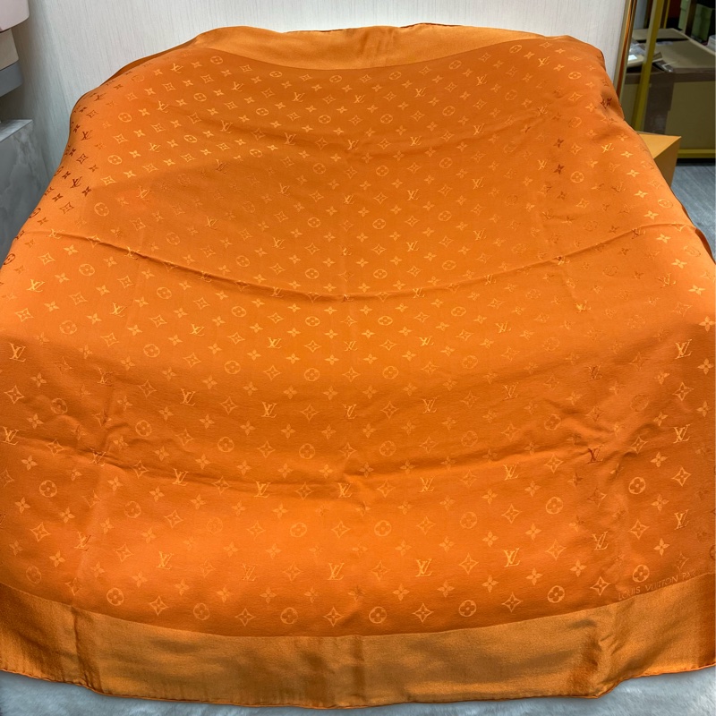 Lv 路易威登 100% 絲 橙色老花大絲巾I813-7