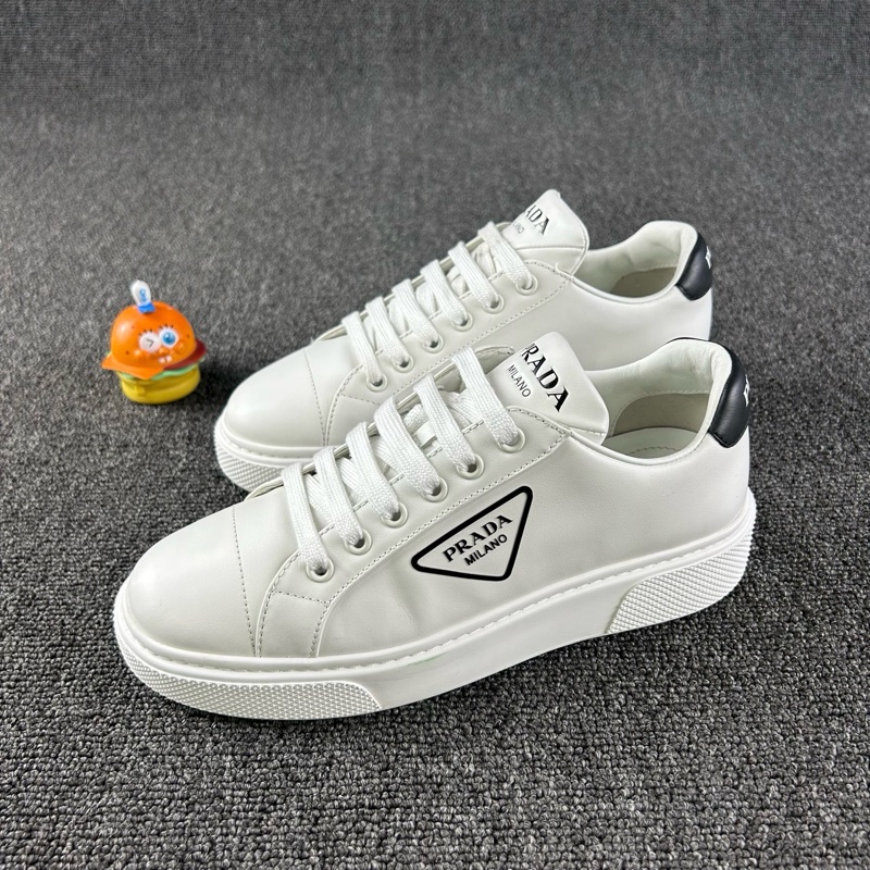 Prada37碼整體成色不錯 下地次數不多 白色真皮材質 三角log-1