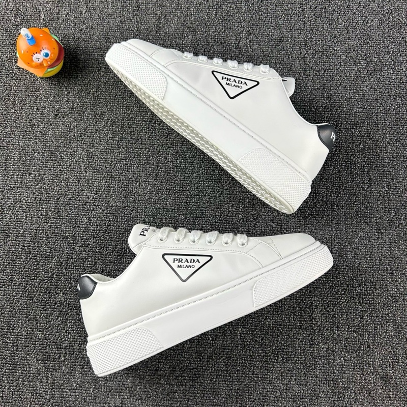 Prada37碼整體成色不錯 下地次數不多 白色真皮材質 三角log-3