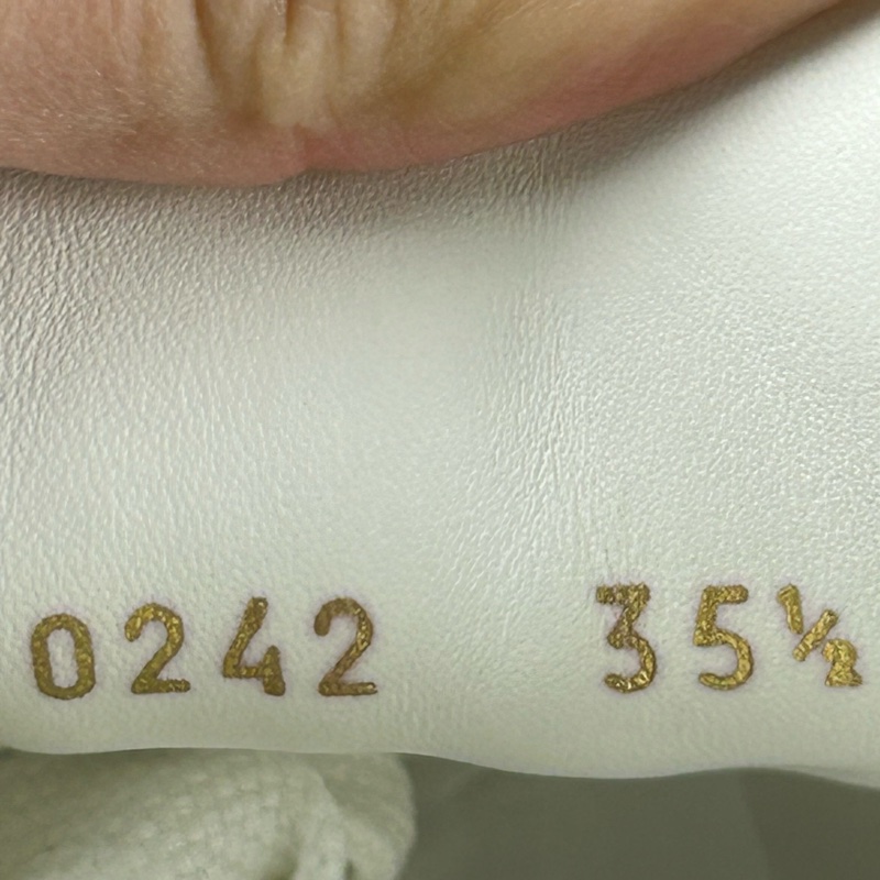 Louis Vuitton路易威登情人節限定小白鞋 尺碼：35.5-6