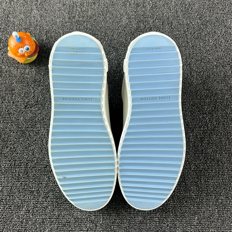 Louis Vuitton路易威登情人節限定小白鞋 尺碼：35.5-7